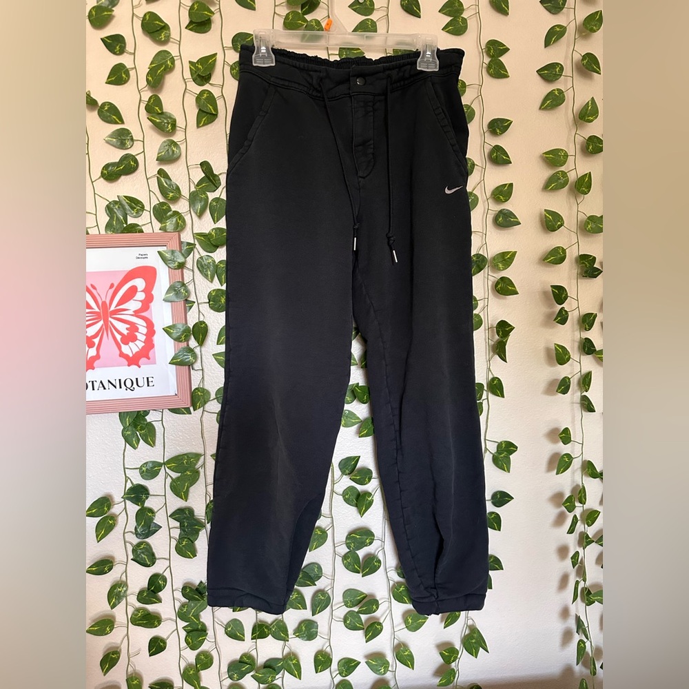 Unisex black Nike joggers tapered fit size medium